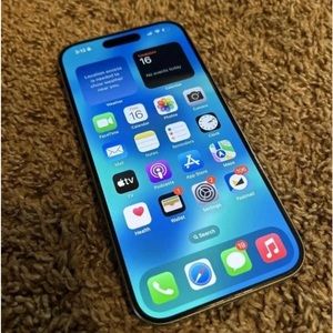 Am selling a brand new iPhone15 promax silver color look smoothly and clean